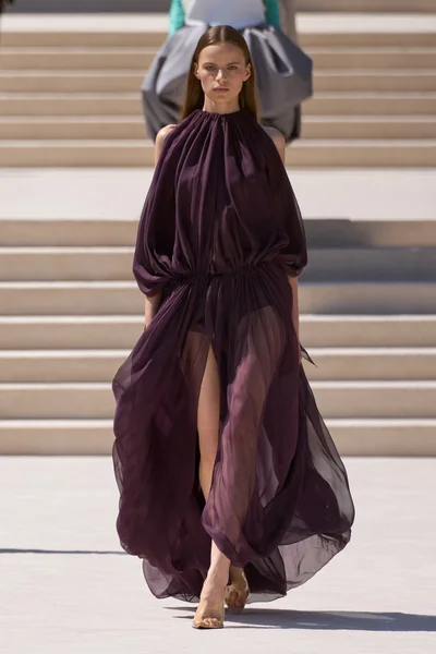 Look 10